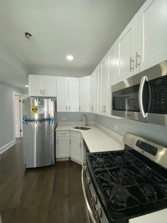 $3,800 | 3327 North Hamilton Avenue, Unit 2F, Chicago, IL 60618