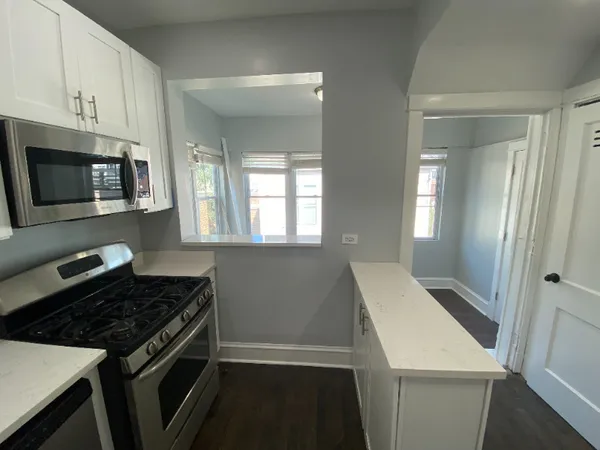 $3,800 | 3327 North Hamilton Avenue, Unit 2F, Chicago, IL 60618