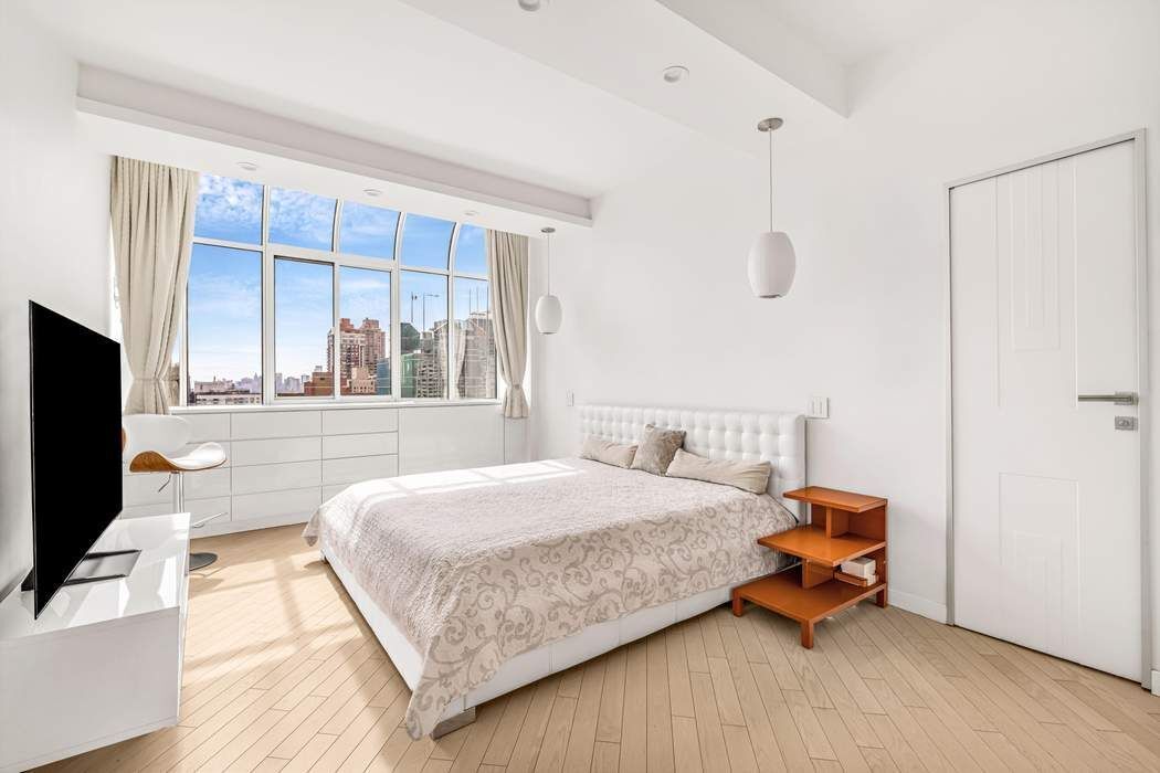 310 East 46th Street, Unit PHT Manhattan, NY 10017 - Photo 6 of 14