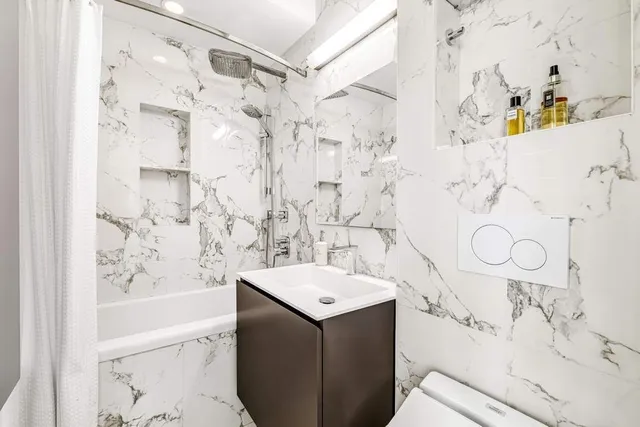 $1,095,000 | 310 East 46th Street, Unit PHT | Midtown East