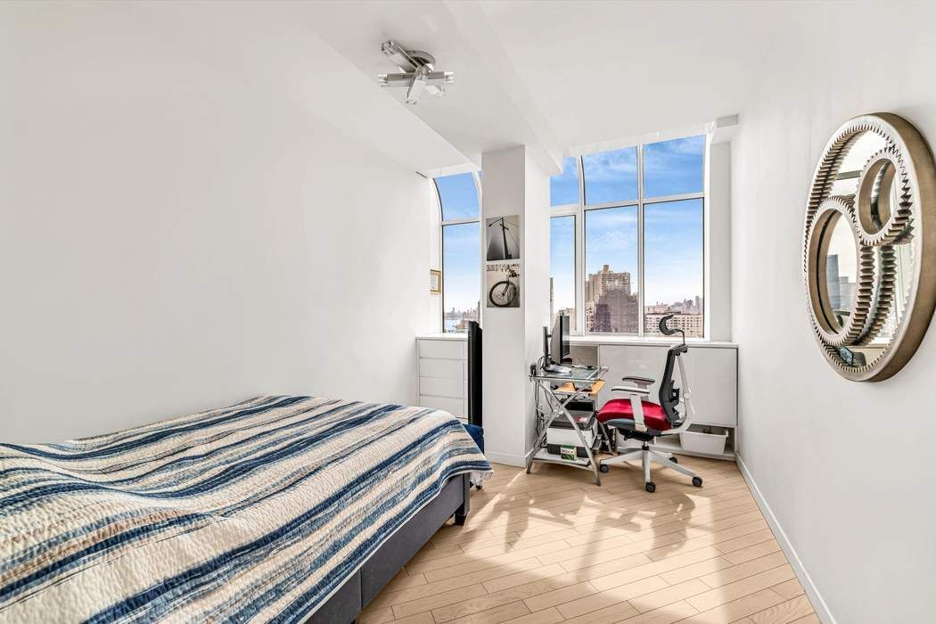 310 East 46th Street, Unit PHT Manhattan, NY 10017 - Photo 9 of 14