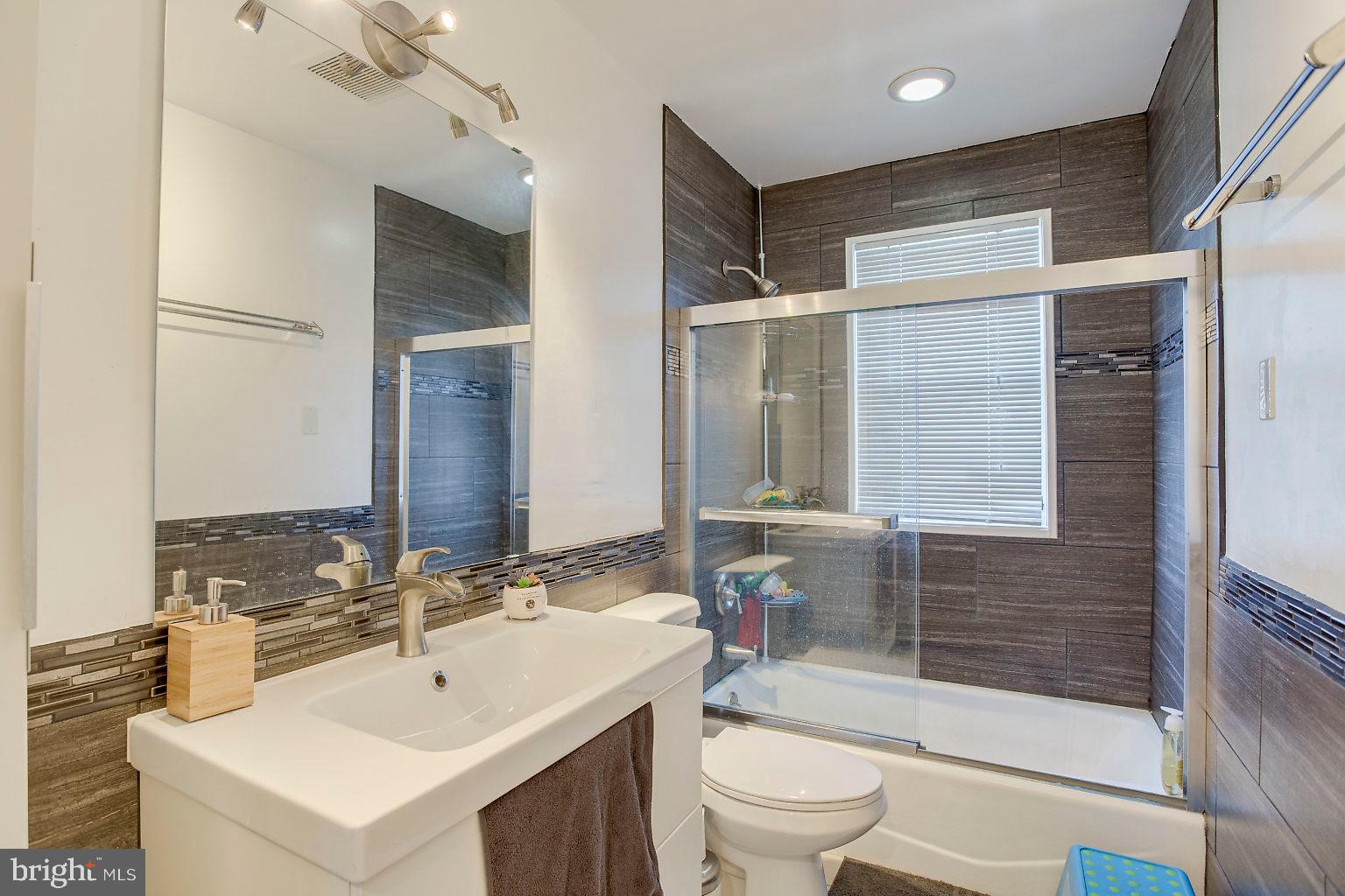 815 Martin Road Essex, MD 21221 - Photo 18 of 36 Gallery Image 18