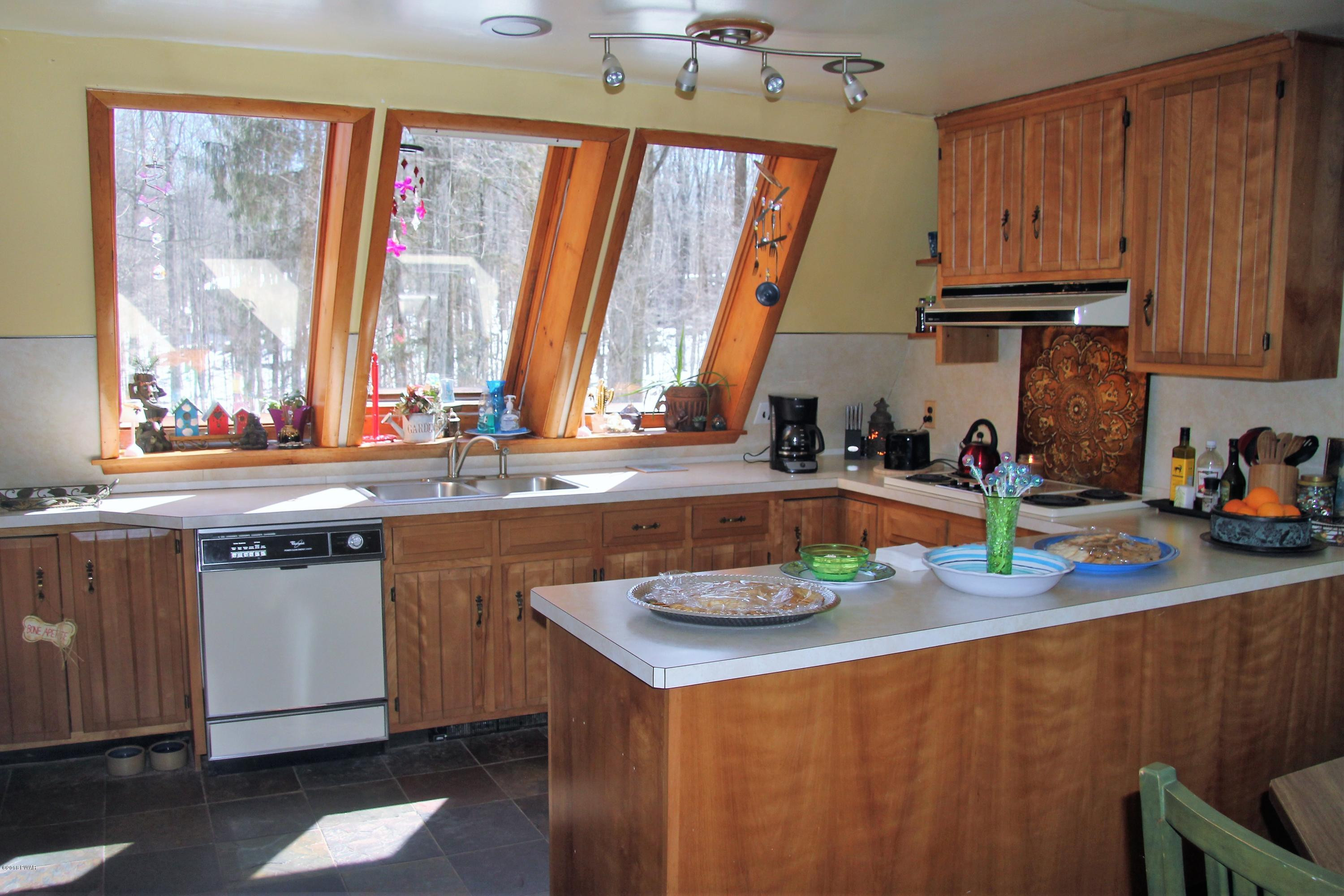 175 Lake Road Lake Ariel, PA 18436 - Photo 10 of 30 Kitchen