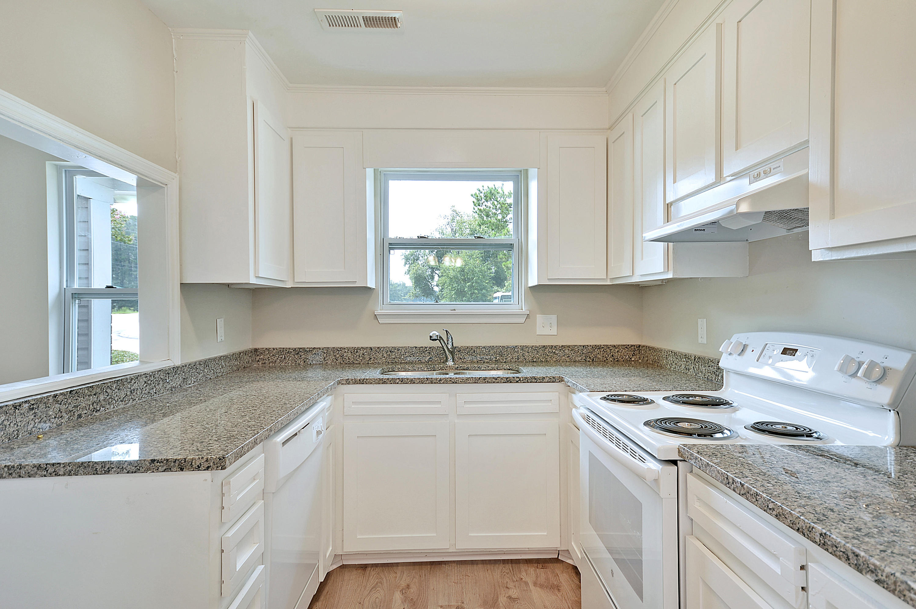 202 Miami Street, Unit B Ladson, SC 29456 - Photo 8 of 21 DSC_0322_DSC_0325 copy
