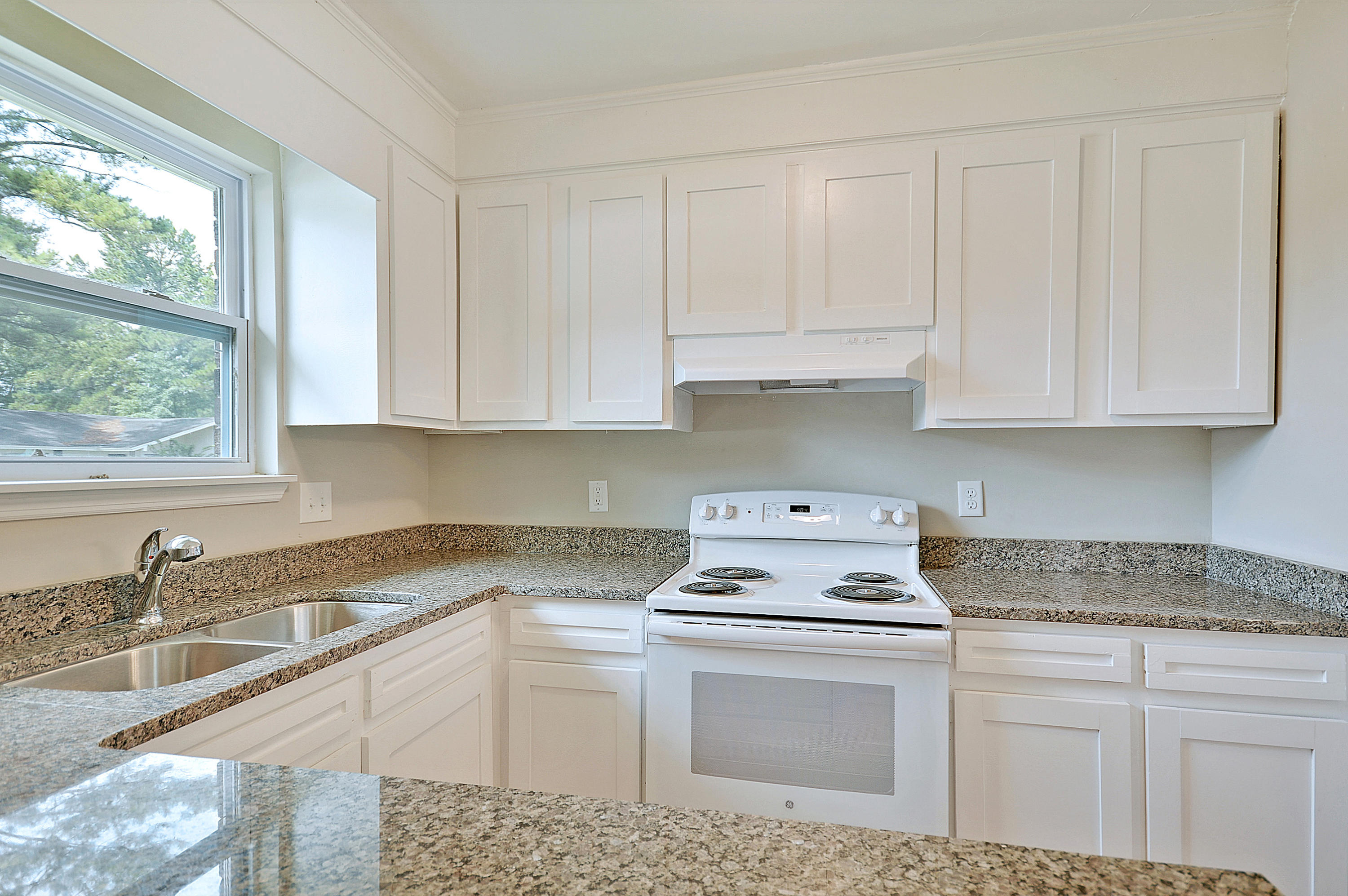 202 Miami Street, Unit B Ladson, SC 29456 - Photo 9 of 21 DSC_0336_DSC_0340 copy