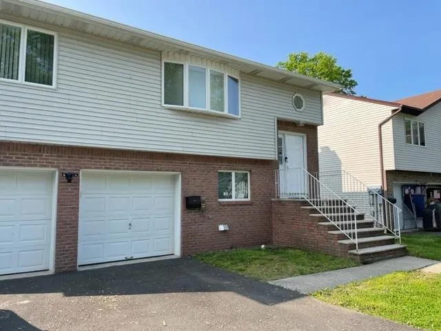 $2,580 | 234 Lee Street, Unit 1, Elmwood Park, NJ 07407