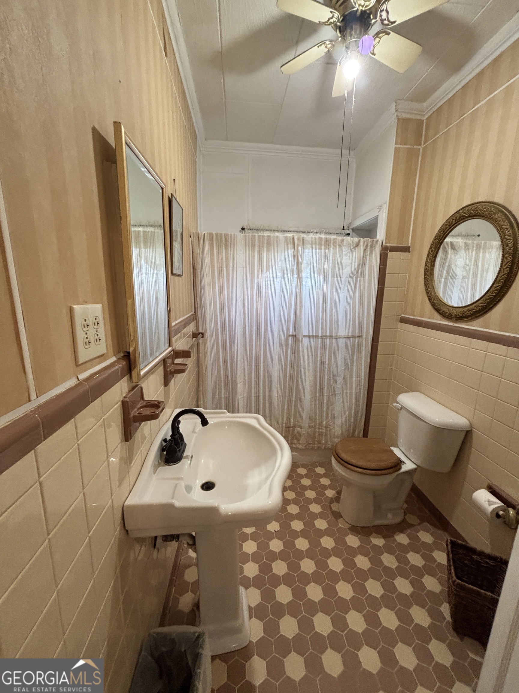 231 Barlow Road Cochran, GA 31014 - Photo 35 of 65 a bathroom with a sink a toilet and mirror