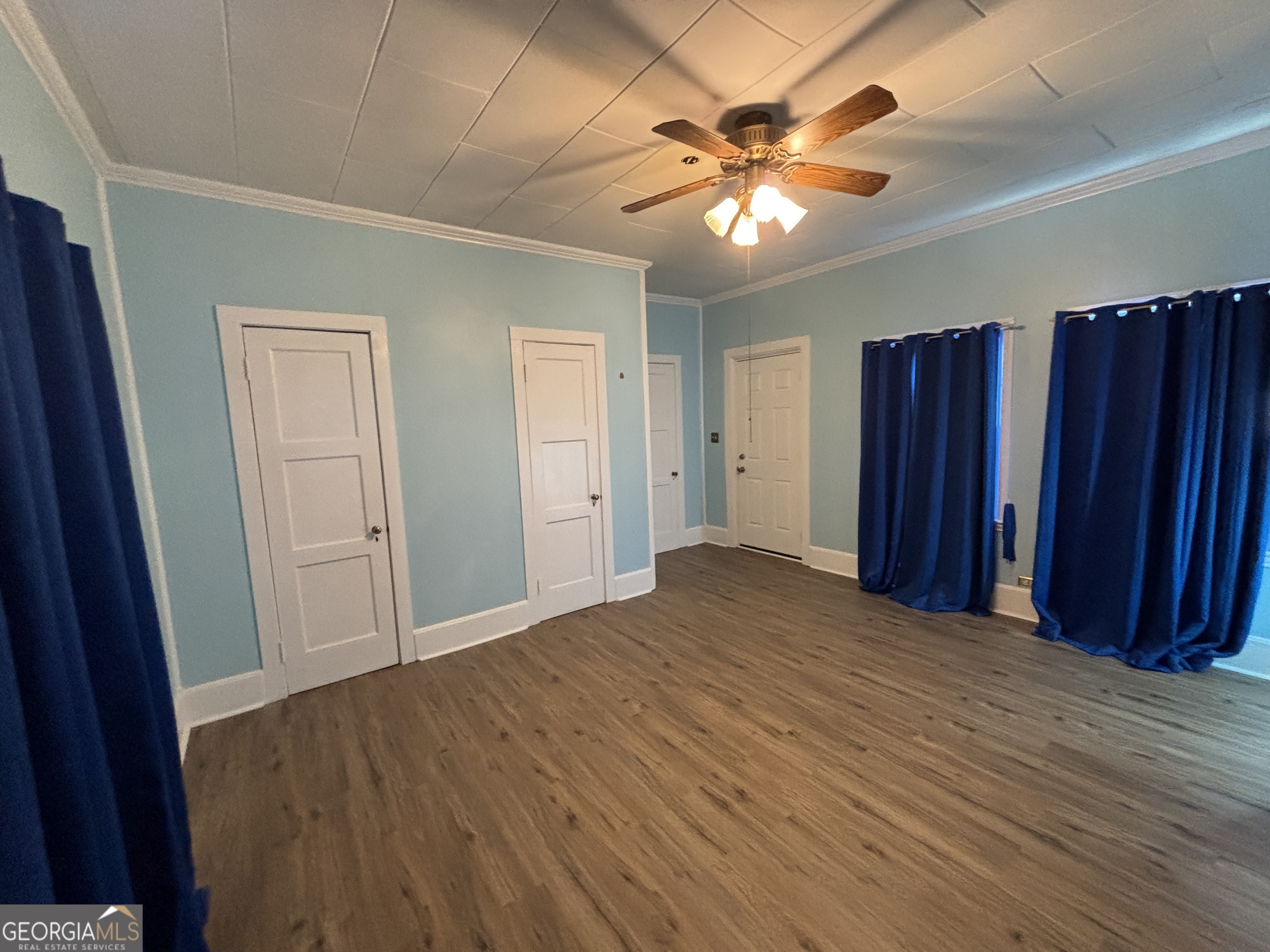 231 Barlow Road Cochran, GA 31014 - Photo 51 of 65 a view of a livingroom with a ceiling fan and wooden floor