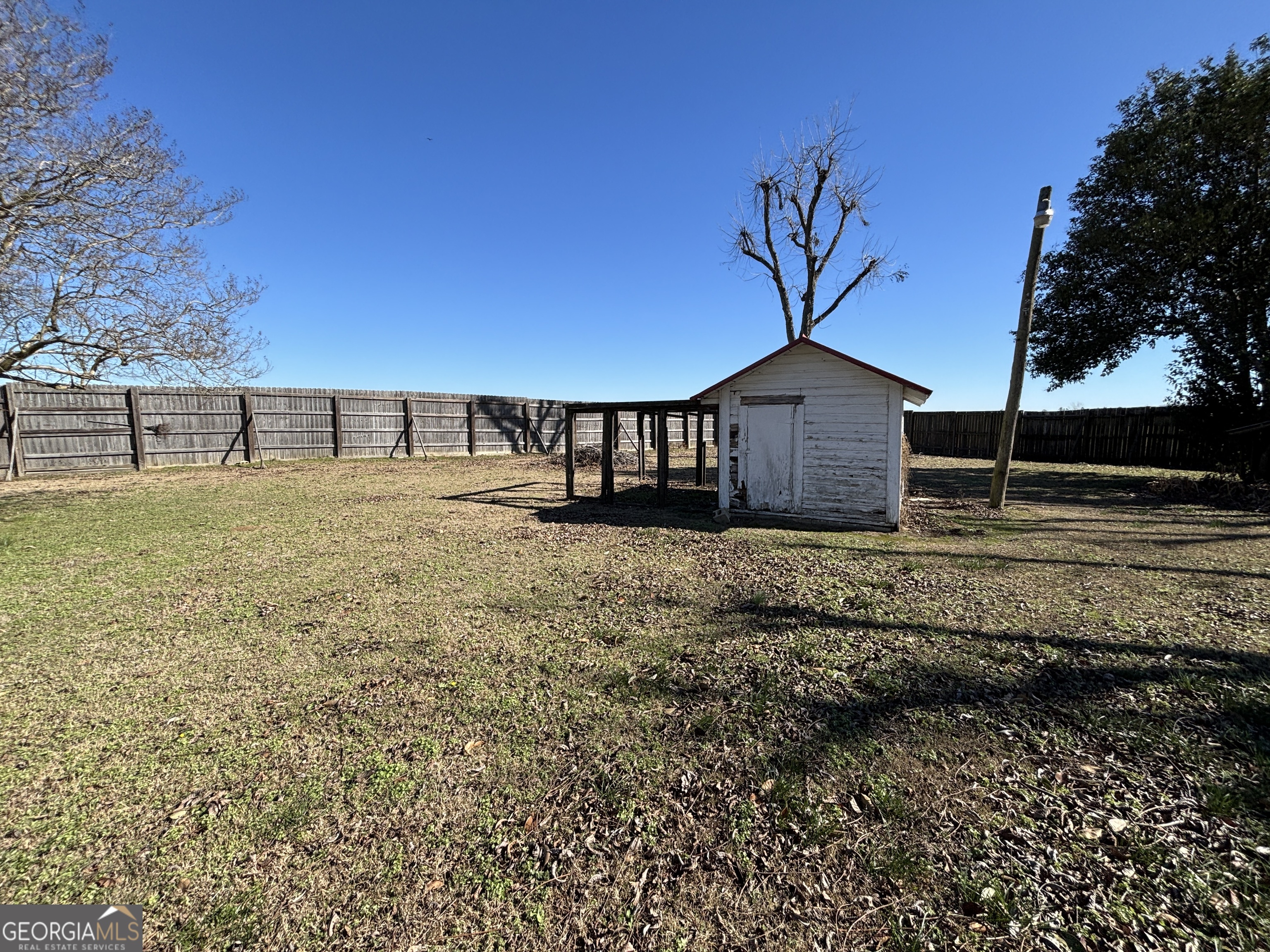 231 Barlow Road Cochran, GA 31014 - Photo 56 of 65 a view of a yard with wooden fence