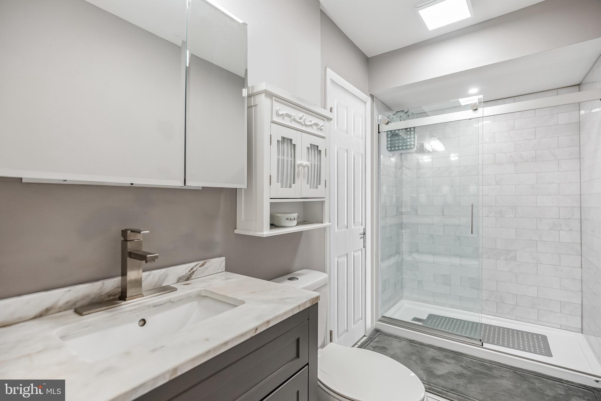 115 East Kings Highway, Unit 221 Maple Shade, NJ 08052 - Photo 7 of 19 Primary bathroom