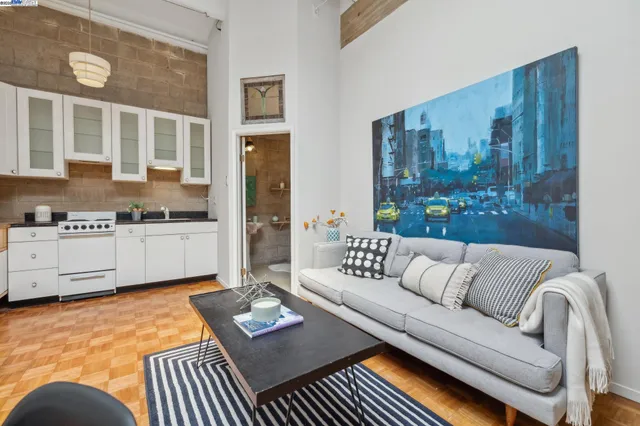 $644,000 | 2112 West Street, Unit 2, Oakland, CA 94612