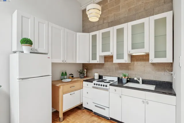 $644,000 | 2112 West Street, Unit 2, Oakland, CA 94612