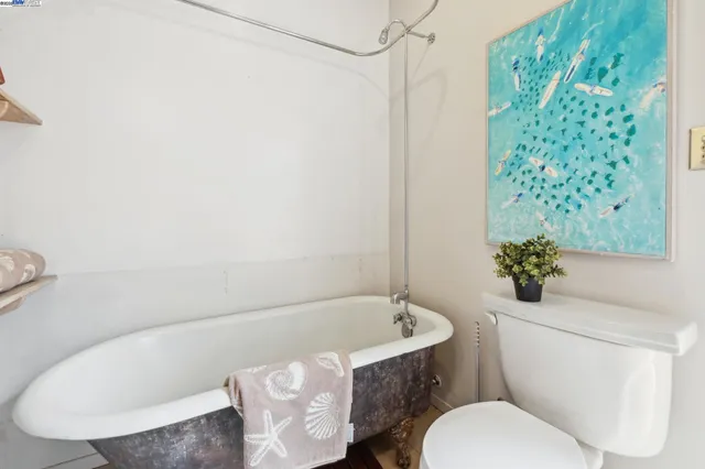 $644,000 | 2112 West Street, Unit 2, Oakland, CA 94612