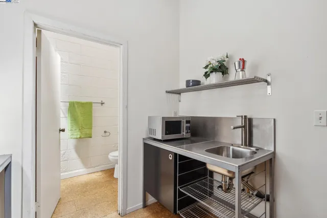 $644,000 | 2112 West Street, Unit 2, Oakland, CA 94612