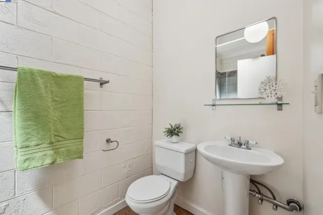 $644,000 | 2112 West Street, Unit 2, Oakland, CA 94612