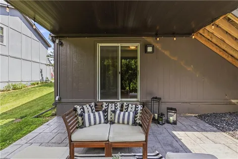 $400,000 | 15446 Foster, Overland Park, KS 66223