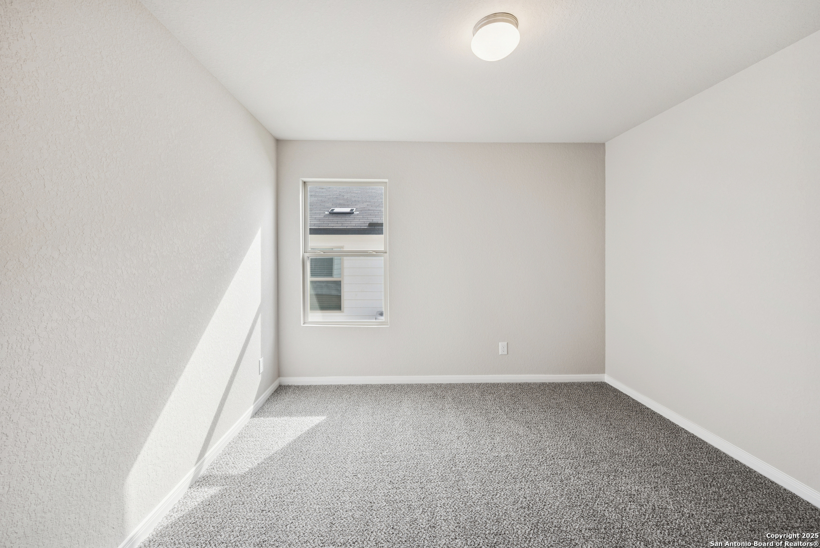 2825 Sun Bayou Seguin, TX 78155 - Photo 24 of 40 a view of room and window