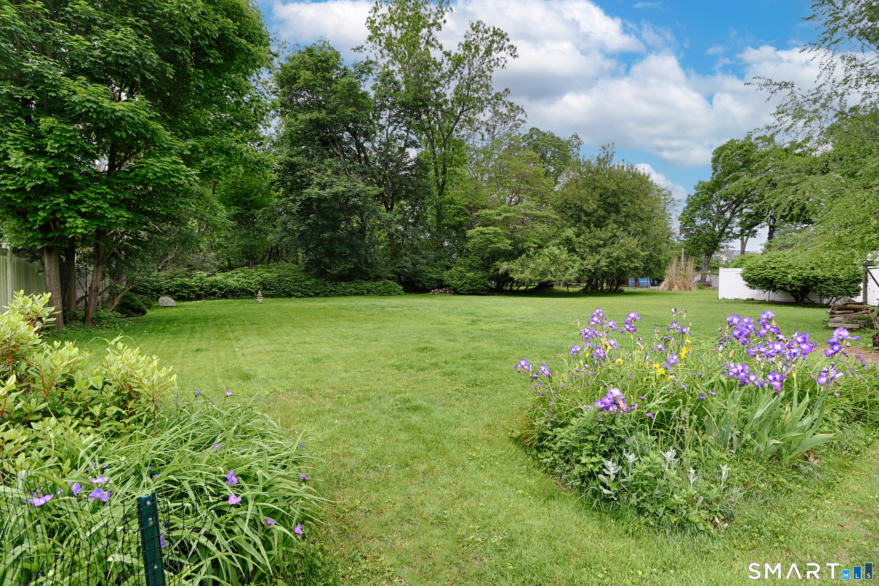 372 Rowland Road Fairfield, CT 06824 - Photo 7 of 37