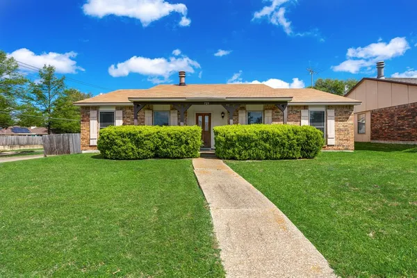 $2,100 | 729 Via Altos, Mesquite, TX 75150