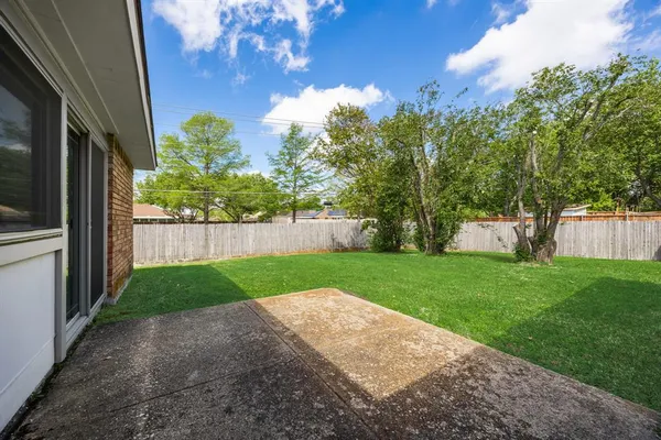 $2,100 | 729 Via Altos, Mesquite, TX 75150