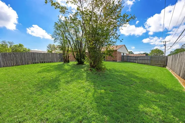 $2,100 | 729 Via Altos, Mesquite, TX 75150