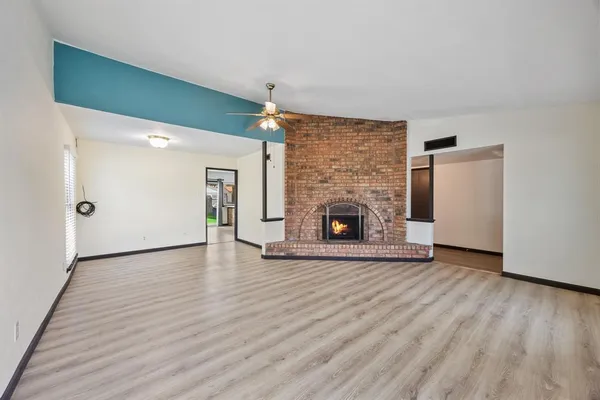 $2,100 | 729 Via Altos, Mesquite, TX 75150