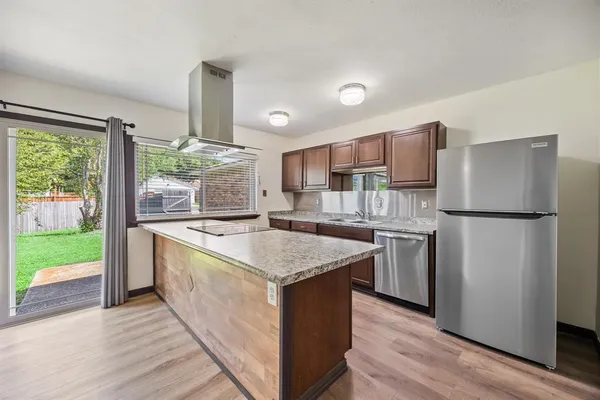 $2,100 | 729 Via Altos, Mesquite, TX 75150