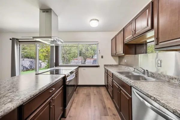 $2,100 | 729 Via Altos, Mesquite, TX 75150