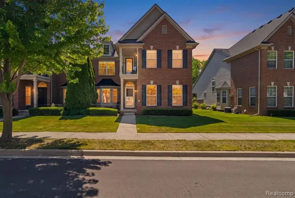 $2,700 | 42682 Park Cresent Drive, Sterling Heights, MI 48313