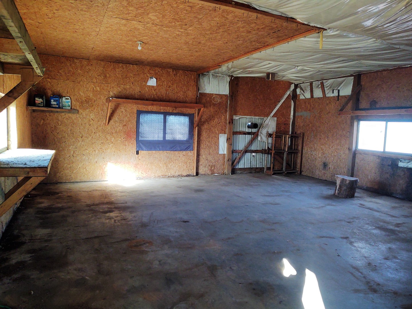 515 Thunderhawk Road Ozark, IL 62972 - Photo 10 of 10 a view of a livingroom with furniture and a ceiling fan