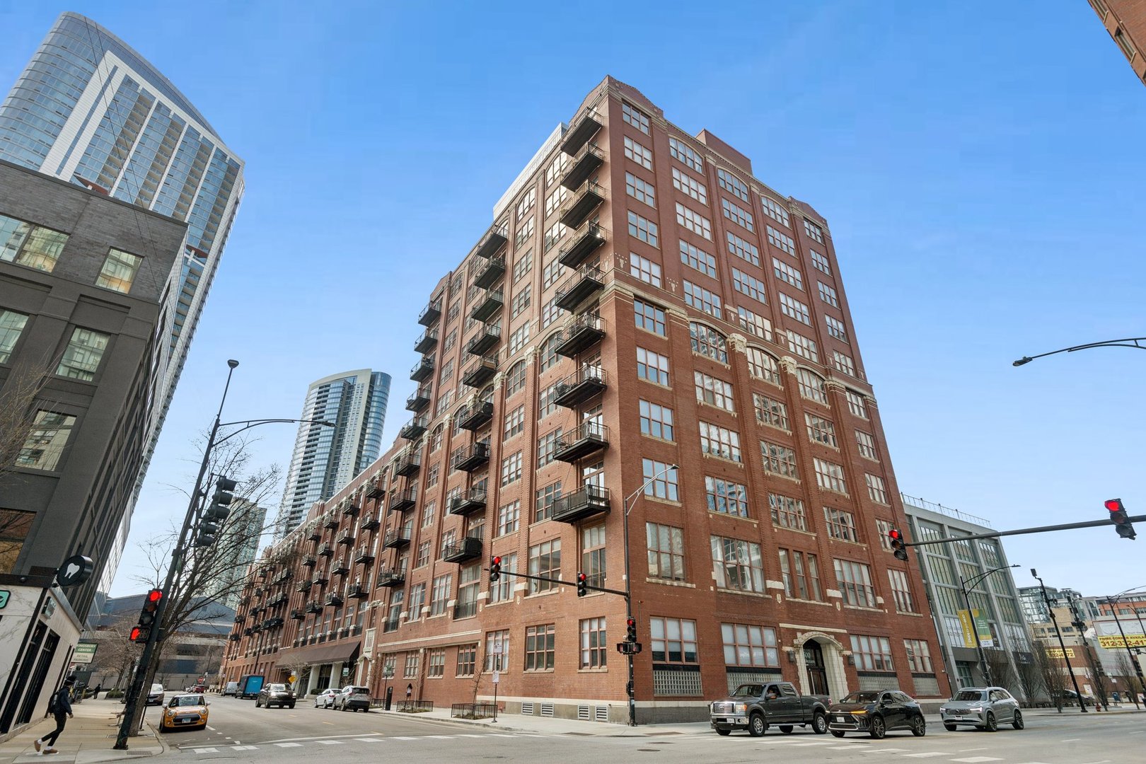360 West Illinois Street, Unit 5F Chicago, IL 60654 - Photo 1 of 36 a view of a tall building