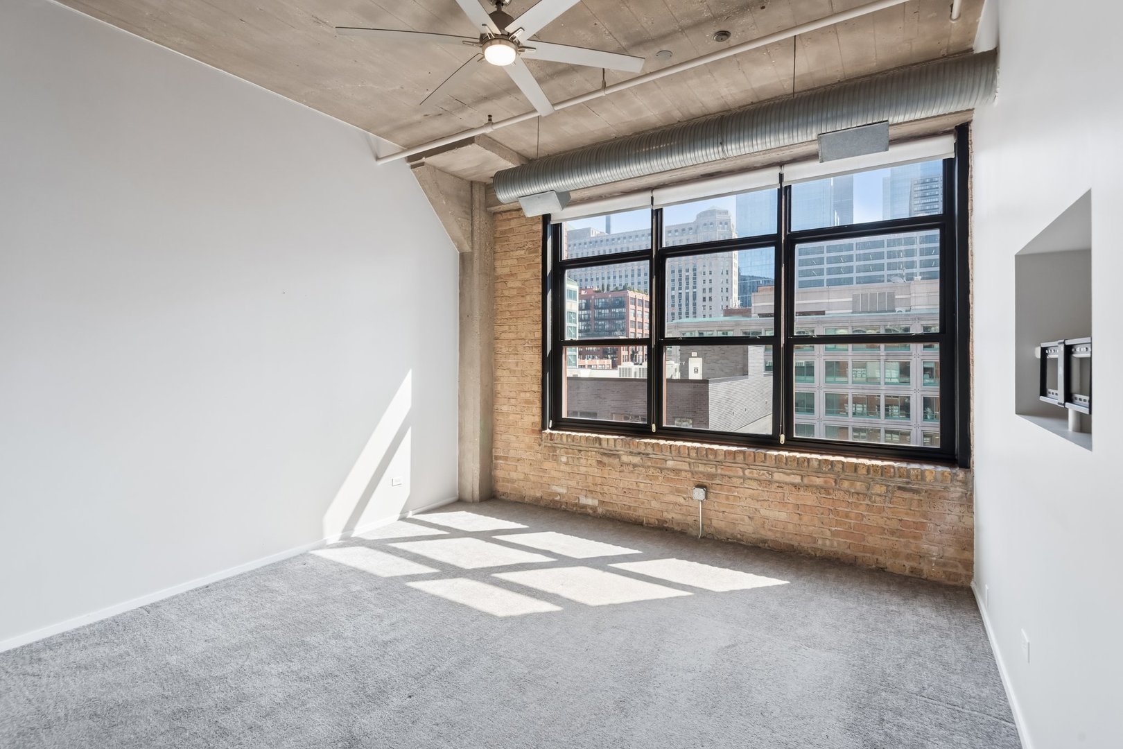 360 West Illinois Street, Unit 5F Chicago, IL 60654 - Photo 18 of 36 a view of an empty room with a window