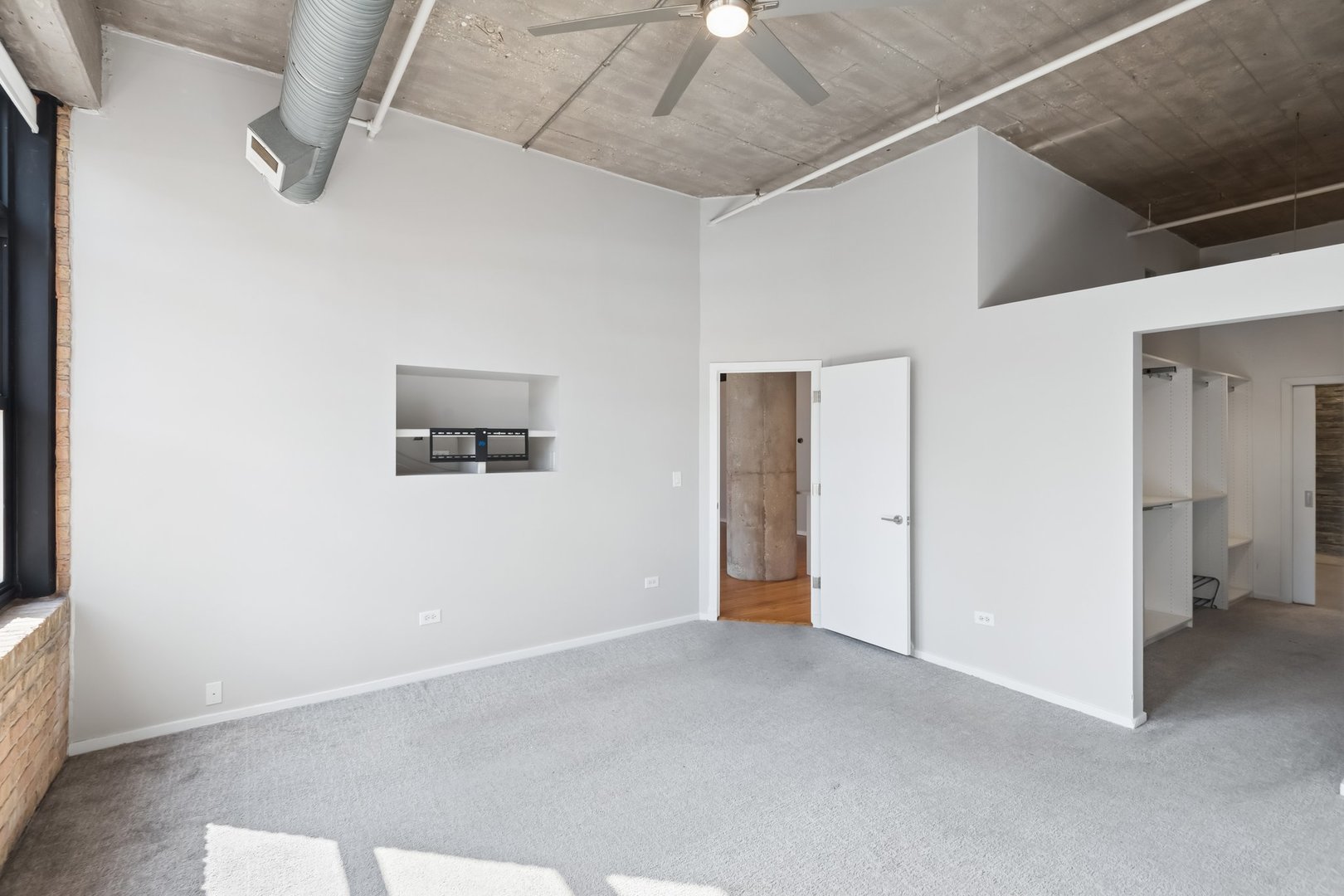 360 West Illinois Street, Unit 5F Chicago, IL 60654 - Photo 21 of 36 a view of an empty room