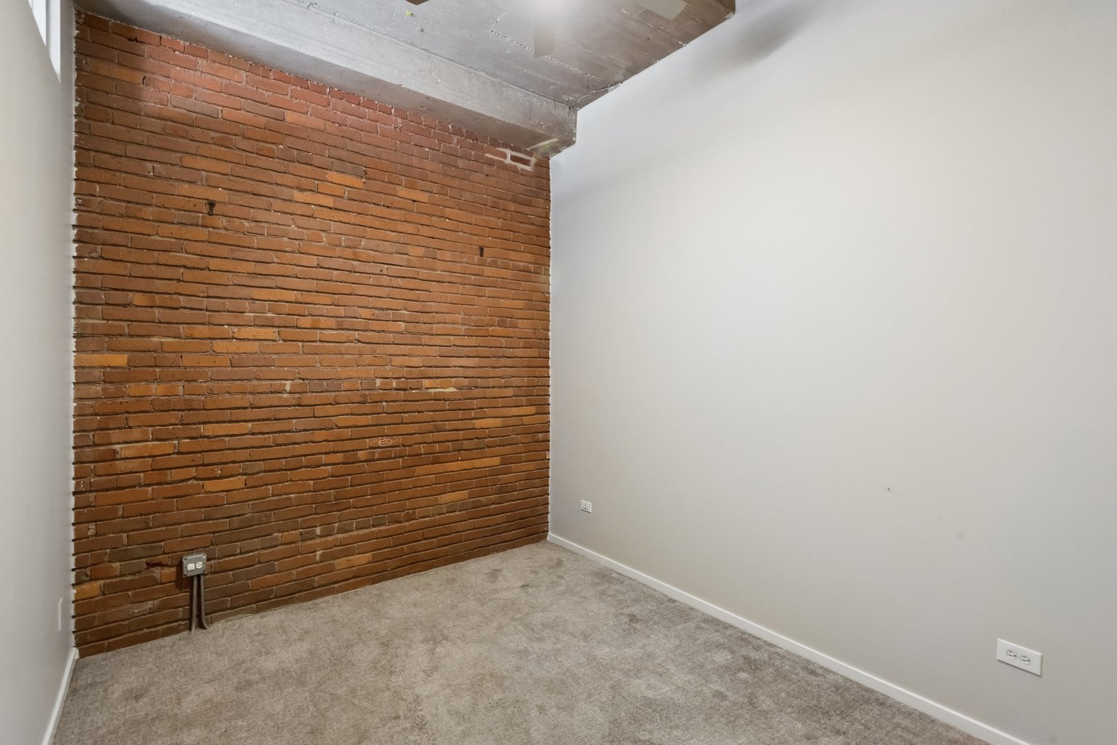 360 West Illinois Street, Unit 5F Chicago, IL 60654 - Photo 28 of 36 a view of wall