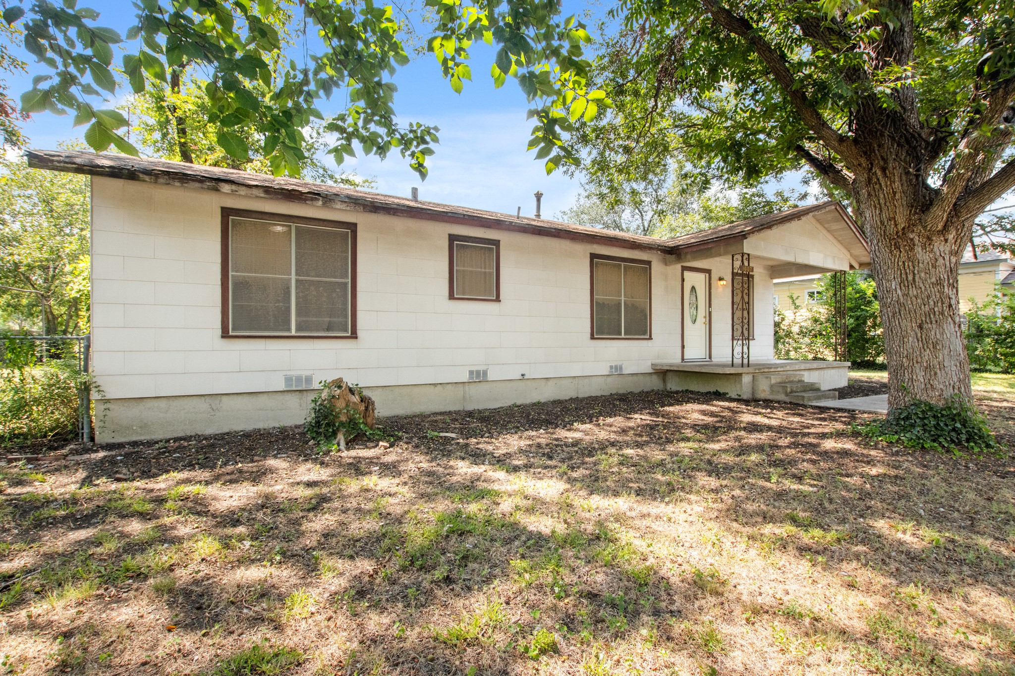 1007 Kimbro Street Taylor, TX 76574 - Photo 2 of 32