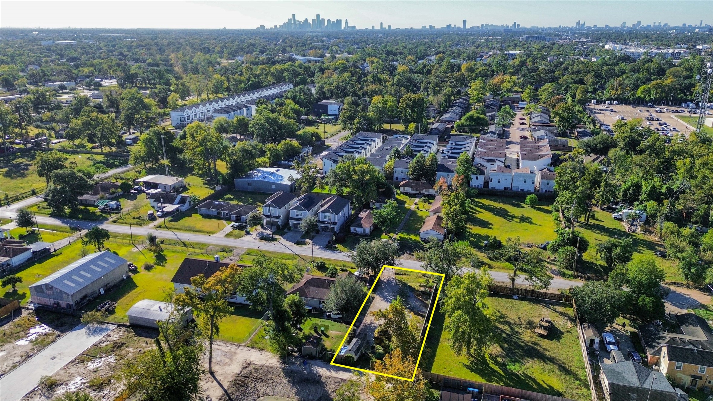 514 Marcella Street Houston, TX 77091 - Photo 7 of 8 a view of a city