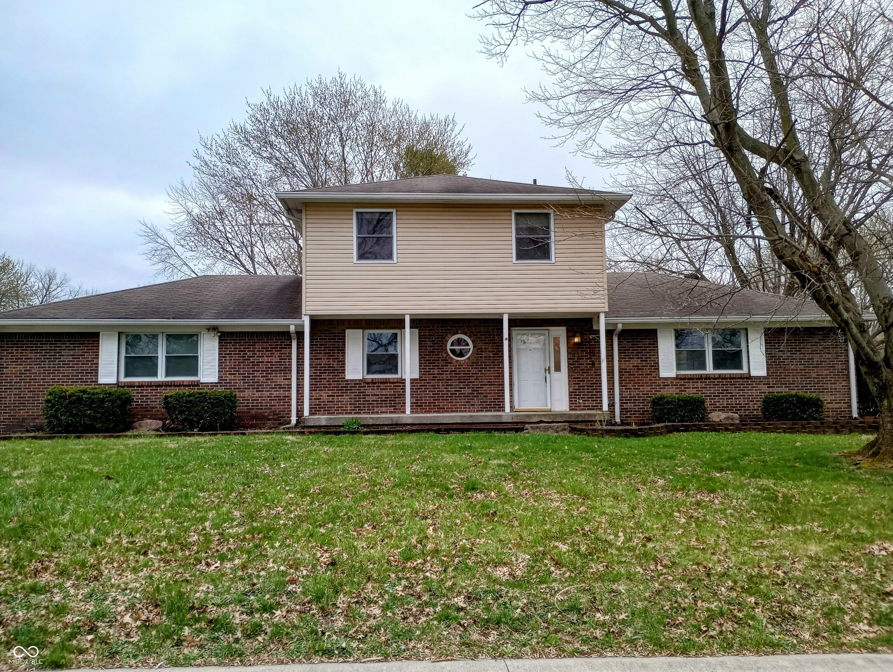 951 Apple Valley Road Greenwood, IN 46142 - Photo 2 of 42 Gallery Image 2