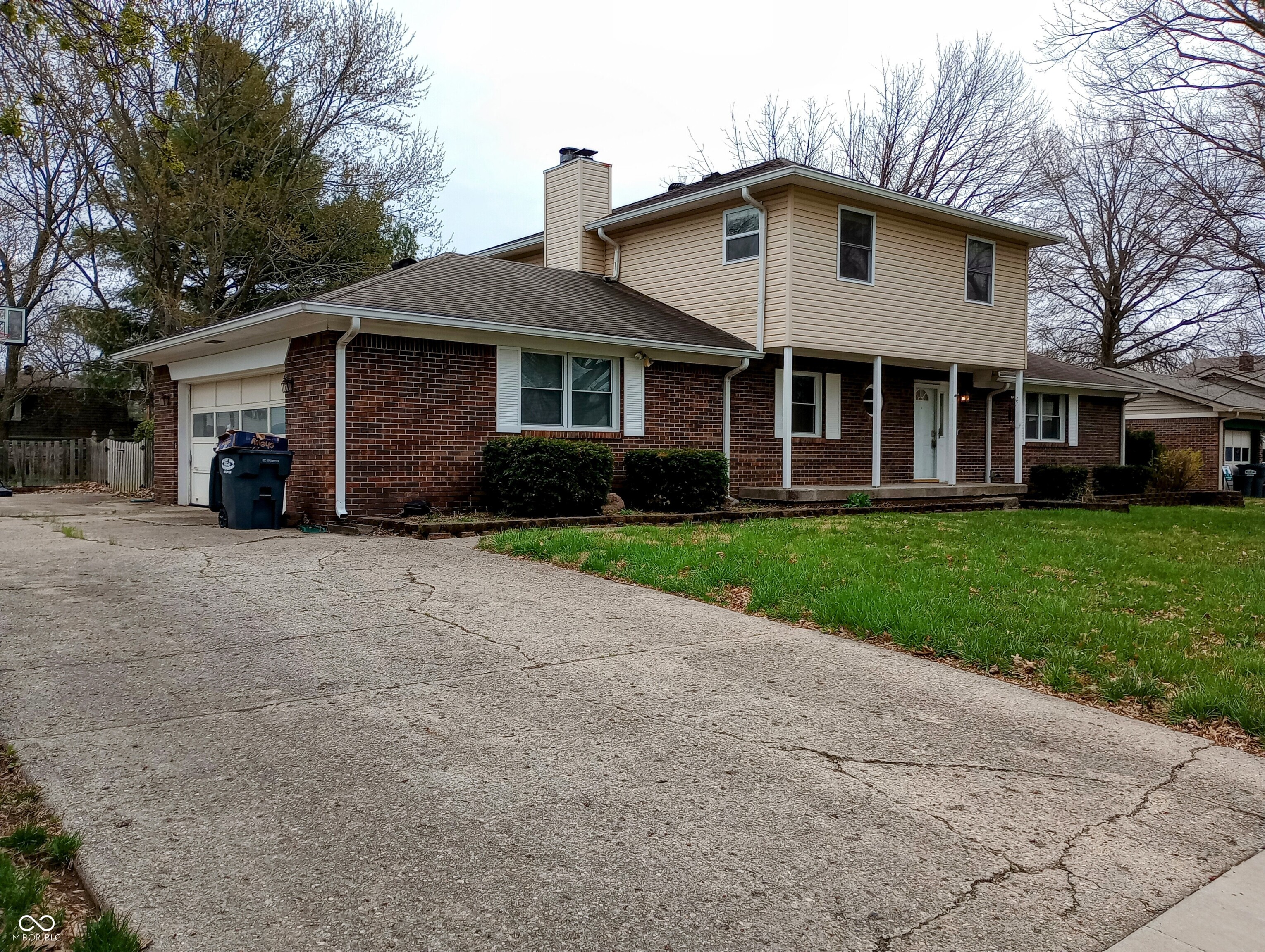 951 Apple Valley Road Greenwood, IN 46142 - Photo 5 of 42 Gallery Image 5