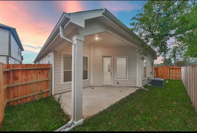 $2,075 | 6711 Knoll Spring Way, Houston, TX 77084