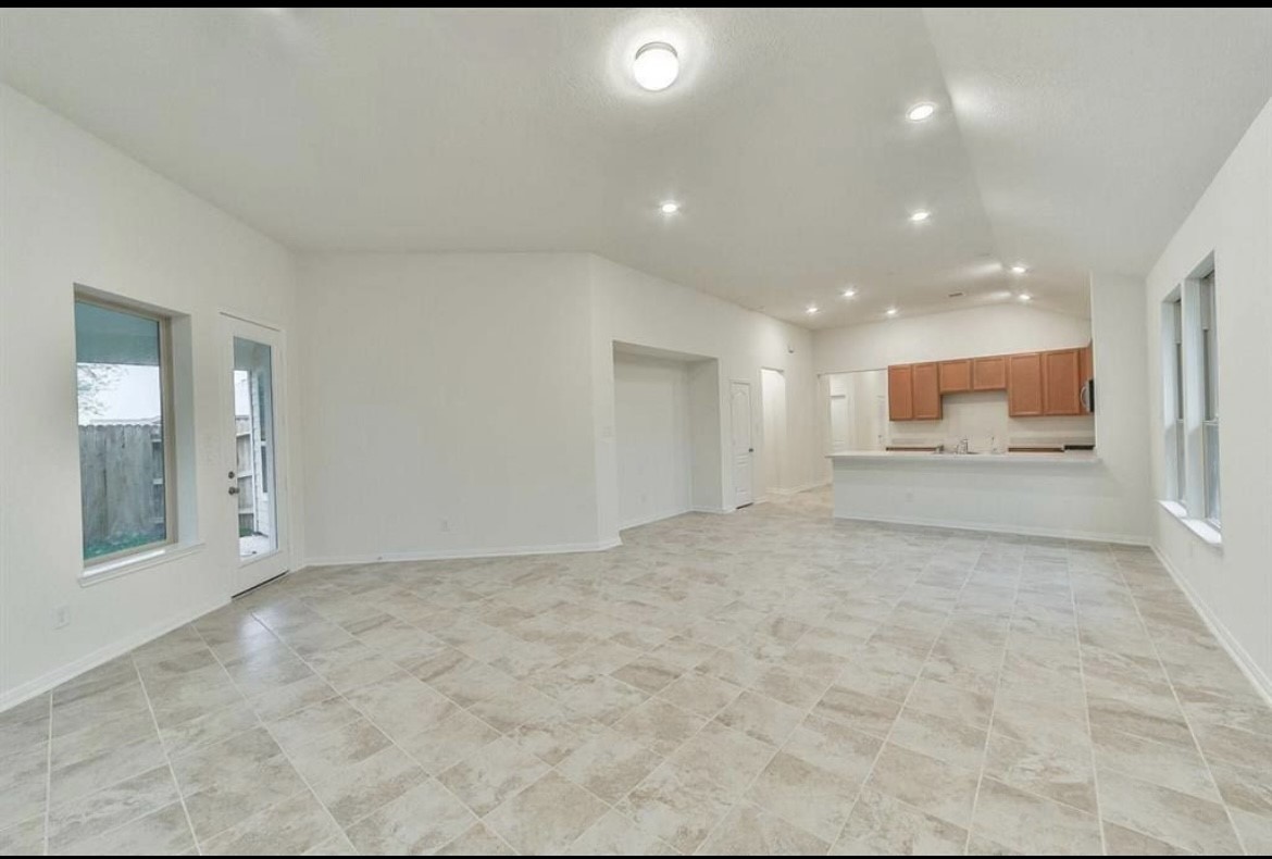 6711 Knoll Spring Way Houston, TX 77084 - Photo 4 of 12