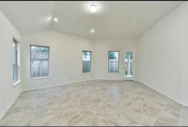 $2,075 | 6711 Knoll Spring Way, Houston, TX 77084