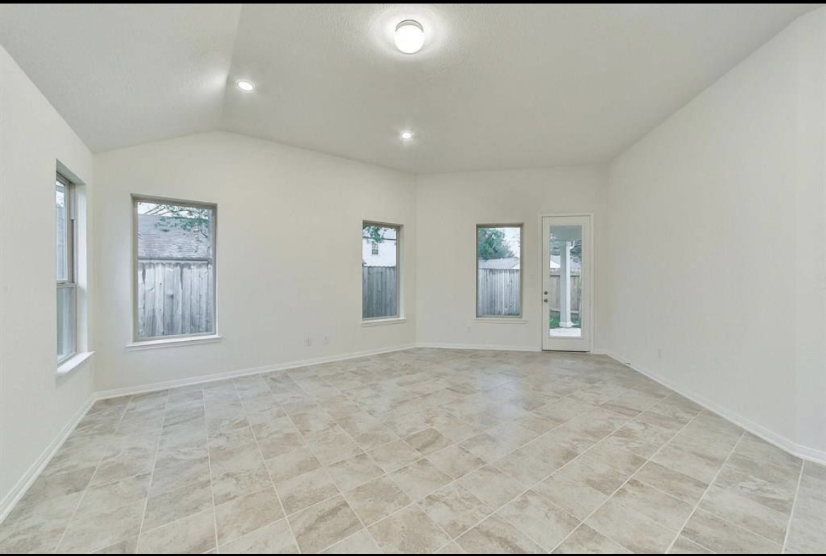 6711 Knoll Spring Way Houston, TX 77084 - Photo 5 of 12