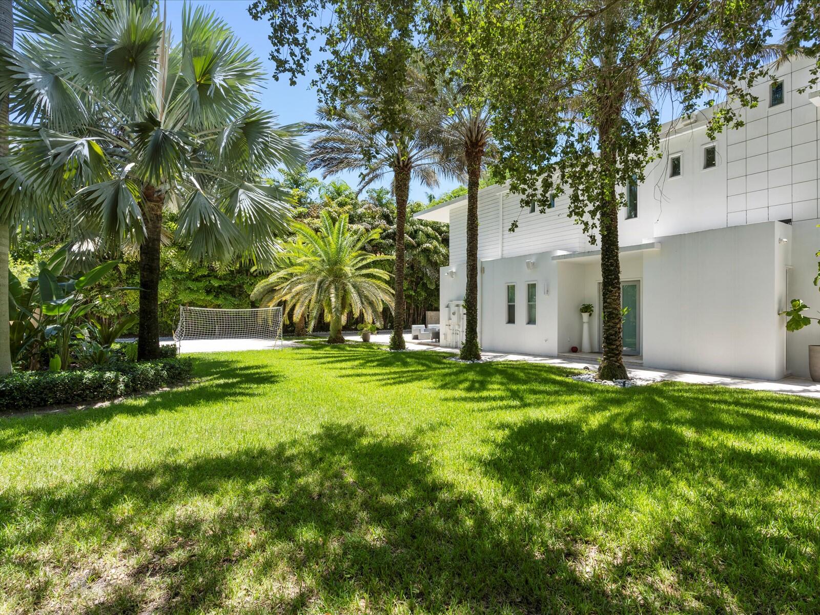 3917 Southwest 42nd Avenue Miami, FL 33133 - Photo 11 of 60 08-Exterior Back