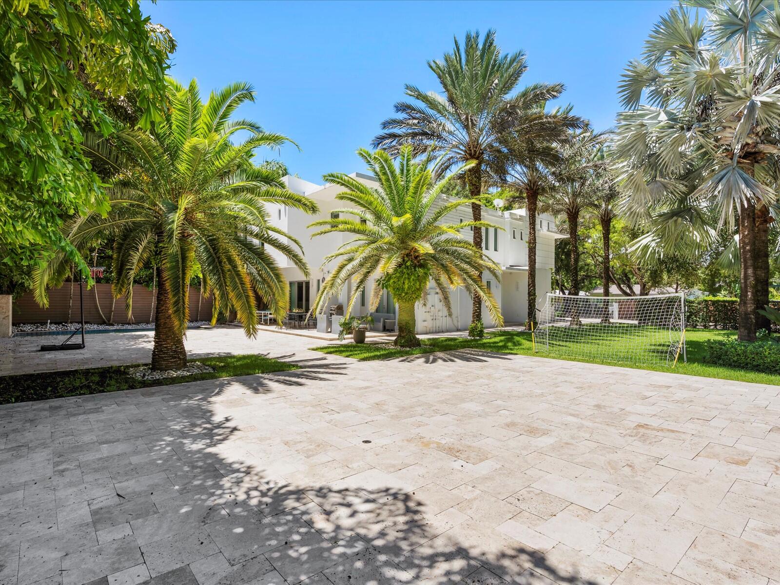 3917 Southwest 42nd Avenue Miami, FL 33133 - Photo 12 of 60 10-Exterior Back