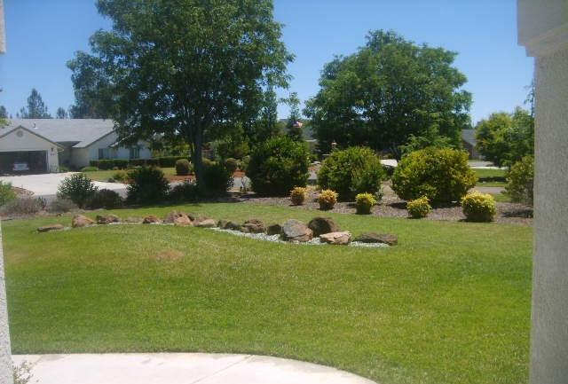 6840 Amber Ridge Drive Anderson, CA 96007 - Photo 10 of 26 front lawn