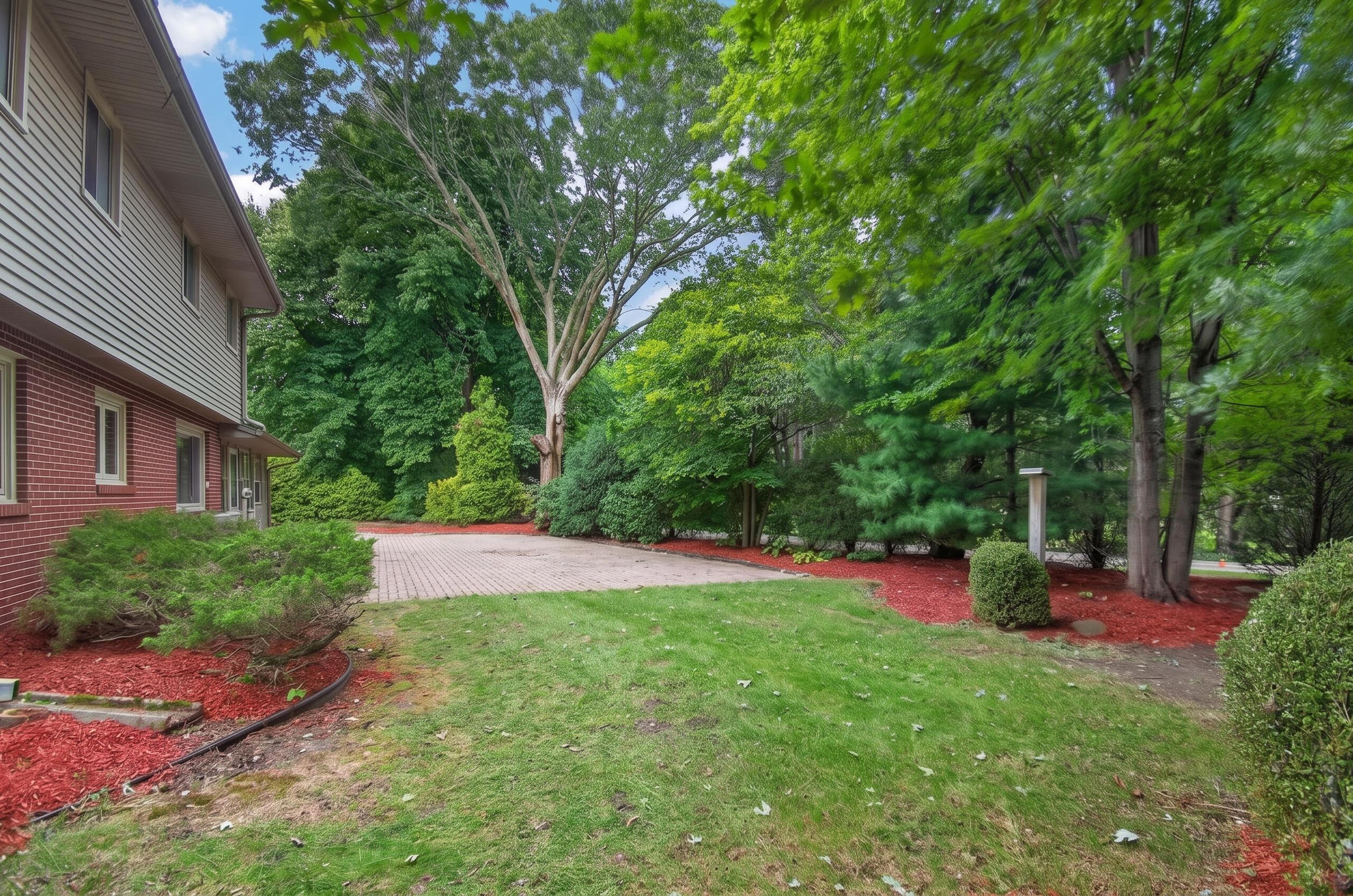 418 Jonathon Drive Racine, WI 53402 - Photo 4 of 40 back