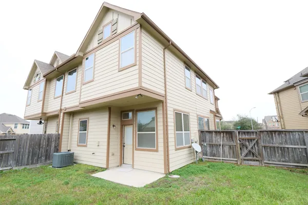 $2,100 | 12211 Stellano Lane, Richmond, TX 77406