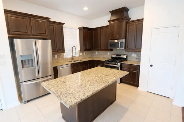 $2,100 | 12211 Stellano Lane, Richmond, TX 77406