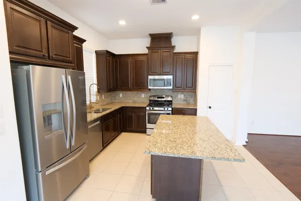 $2,100 | 12211 Stellano Lane, Richmond, TX 77406