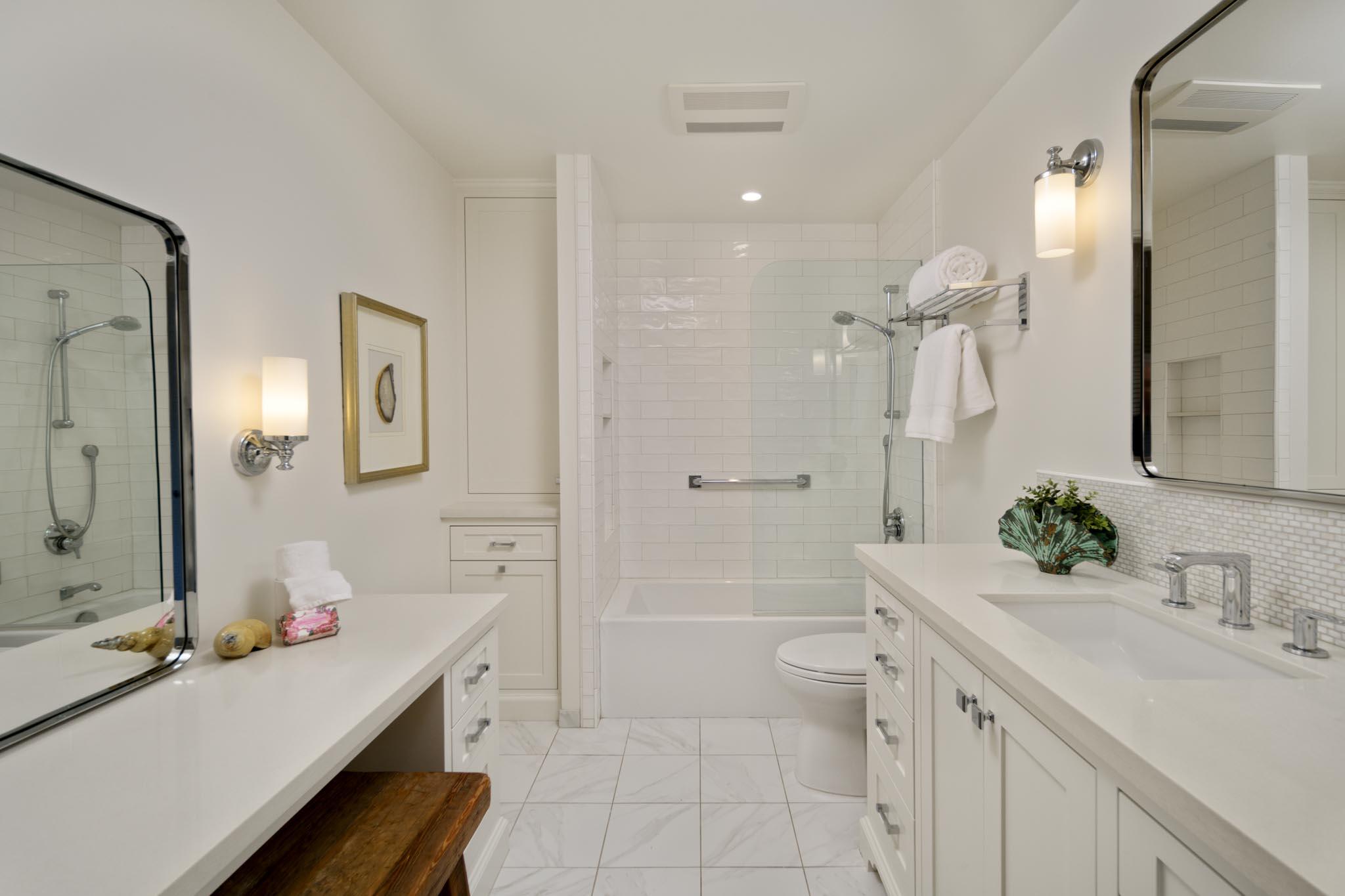3375 Foothill Road, Unit 221 Carpinteria, CA 93013 - Photo 9 of 22 Primary Bathroom